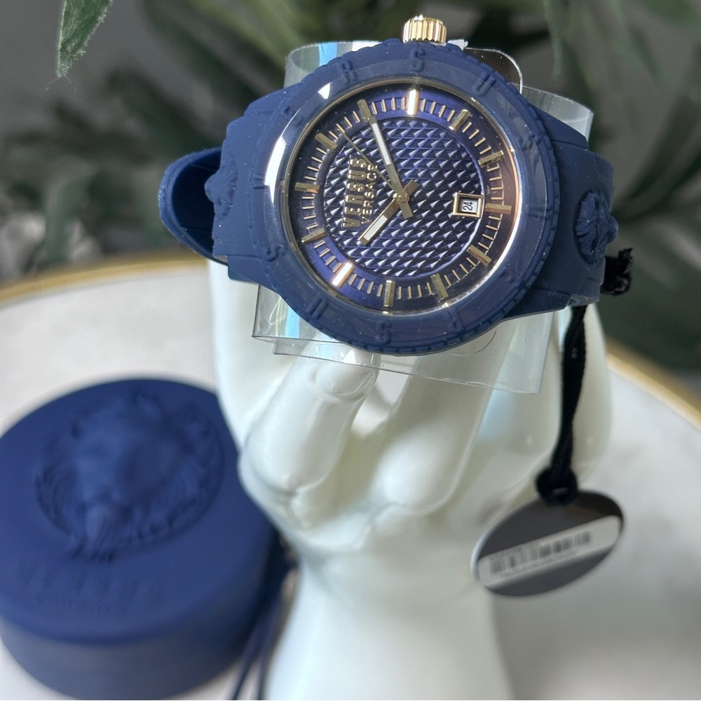 NWT Versace Versus Tokyo R Silicone Midnight Blue Silicone Watch with Case - Picture 6 of 7